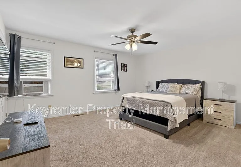 115 S Mendenhall St #C — Photo 13