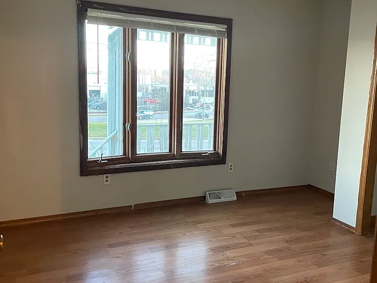 810 E North St — Photo 4