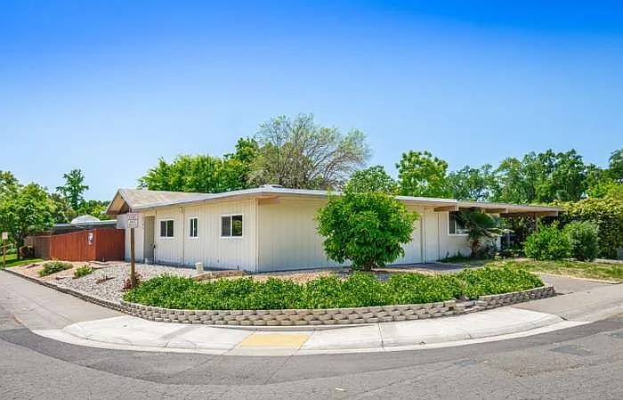 4701 River College Dr — Photo 1