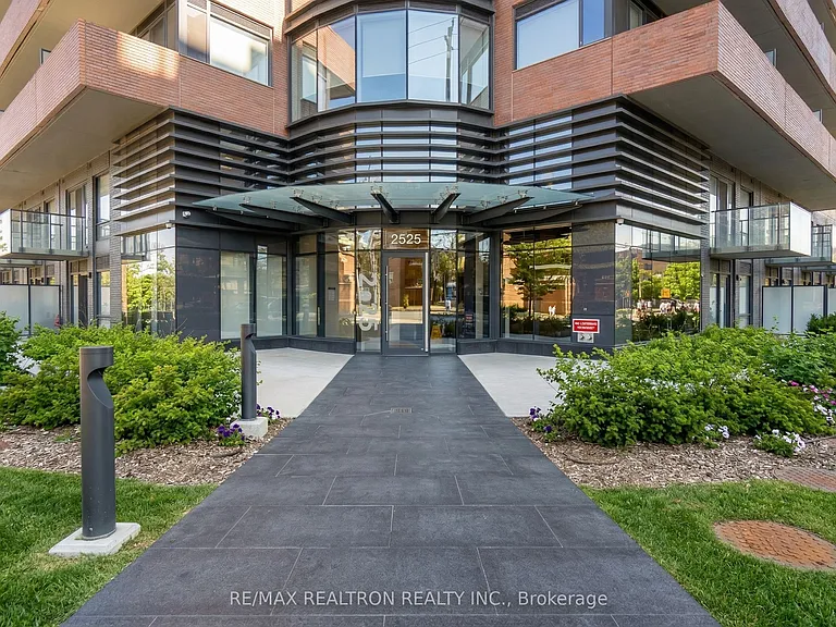 2525 Bathurst St #310 — Photo 2