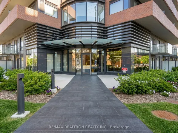 2525 Bathurst St, Toronto, ON