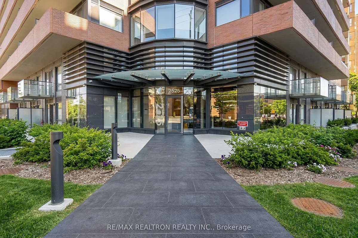 Building Photo - 2525 Bathurst St #310