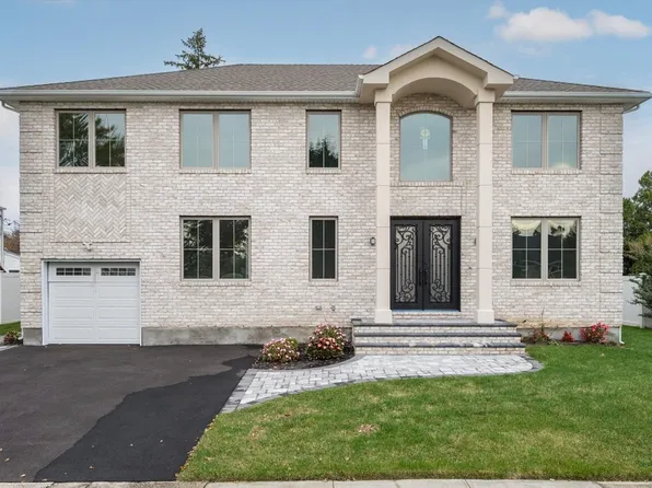 3 Georgia Lane, Plainview, NY 11803