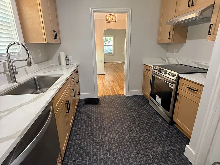 3325 SE 25th Ave — Photo 5