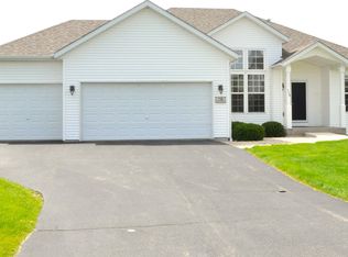 738 Ballymore Rd, Roscoe, IL 61073
