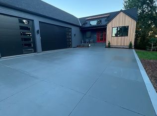 9905 Bluff Rd, Eden Prairie, MN 55347