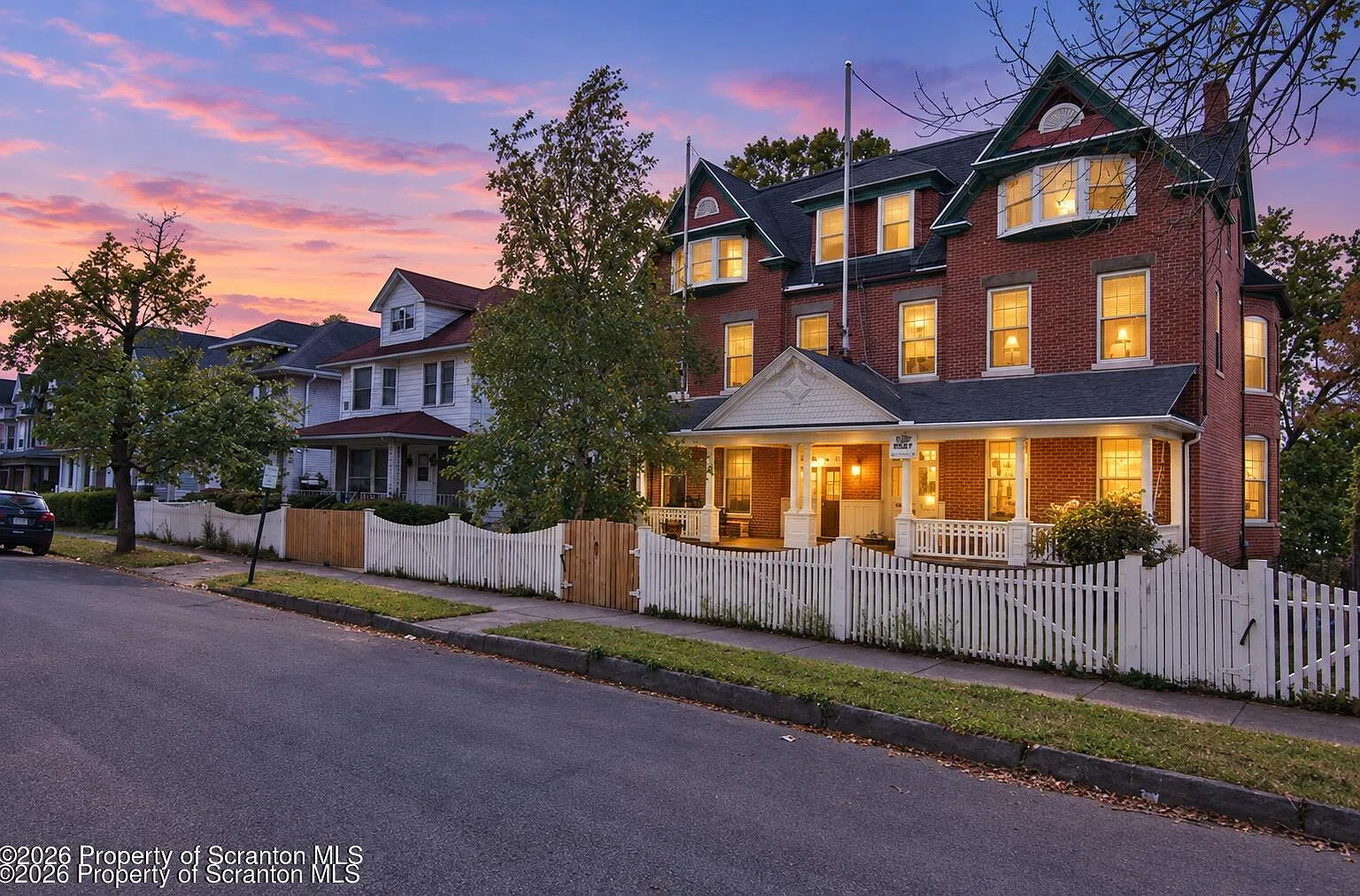2 bed, 1.0 bath, 800 sqft, $1,175 — Photo 1