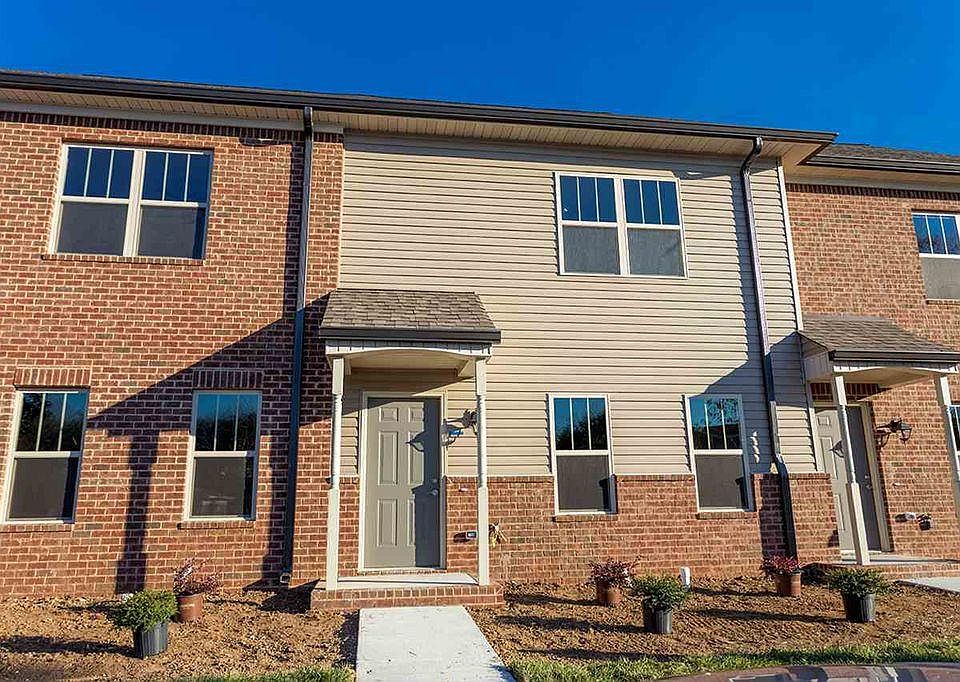 Brand new Townhouse 2br/2.5bth lots of upgrades!!