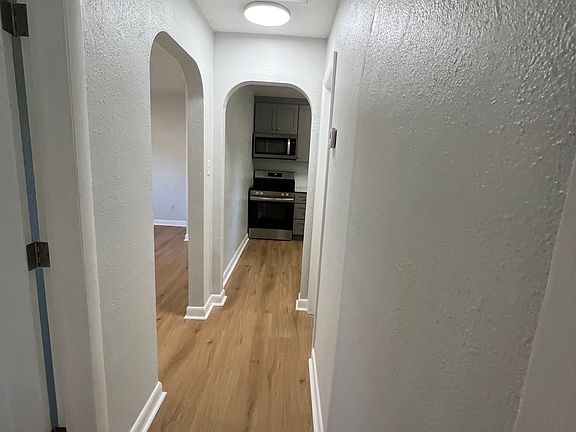 5th image of 1414 Laurel Ave #B