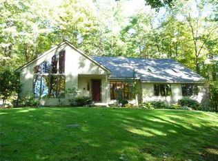 49 McGilpin Rd, Sturbridge, MA 01566