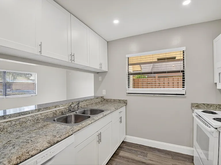 484 Springdale Cir #48D — Photo 7