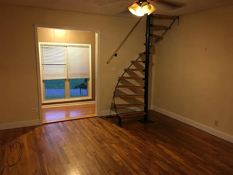 706 N Burns Rd — Photo 3