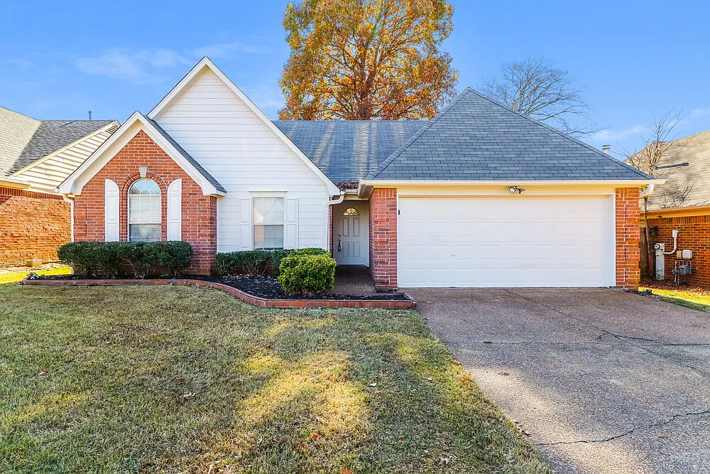3 bed, 2.0 bath, 1328 sqft, $2,450 — Photo 1