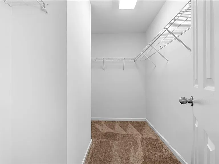 80 Castle Ct — Photo 18