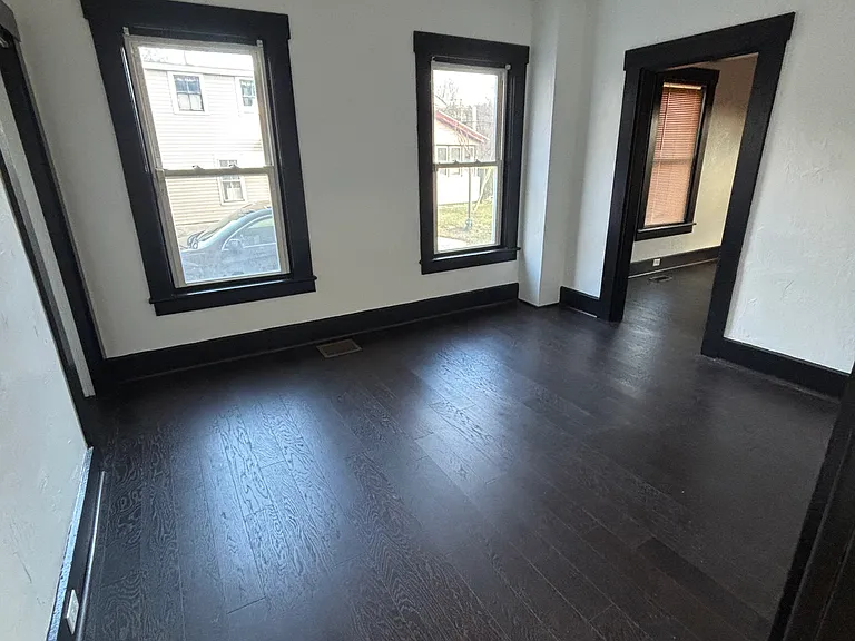 544 Crescent St — Photo 2