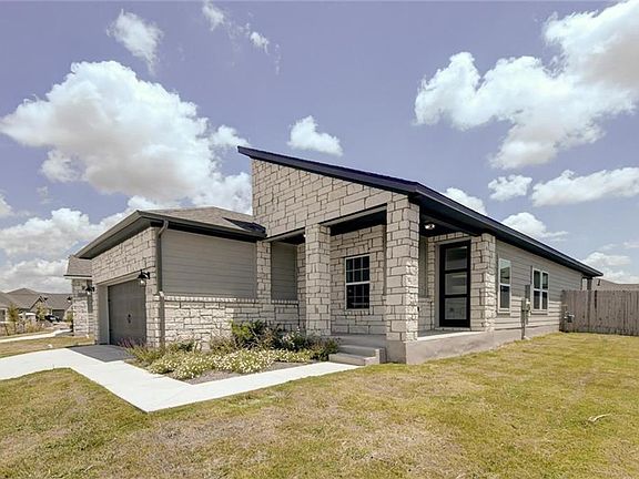 2nd image of 300 Winding Hollow Dr