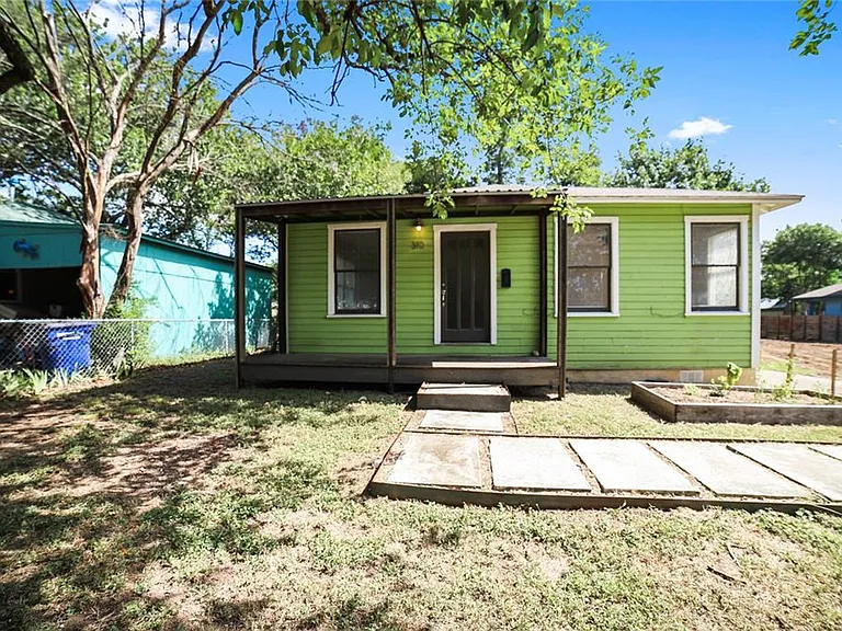310 Franklin Blvd — Photo 2