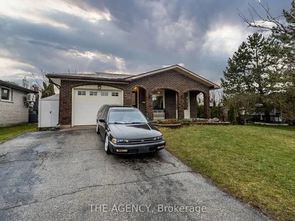29 Culpepper Dr, Waterloo, ON N2L 5K8