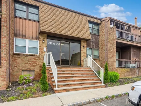 310 Sharon Ct, Woodbridge, NJ 07095