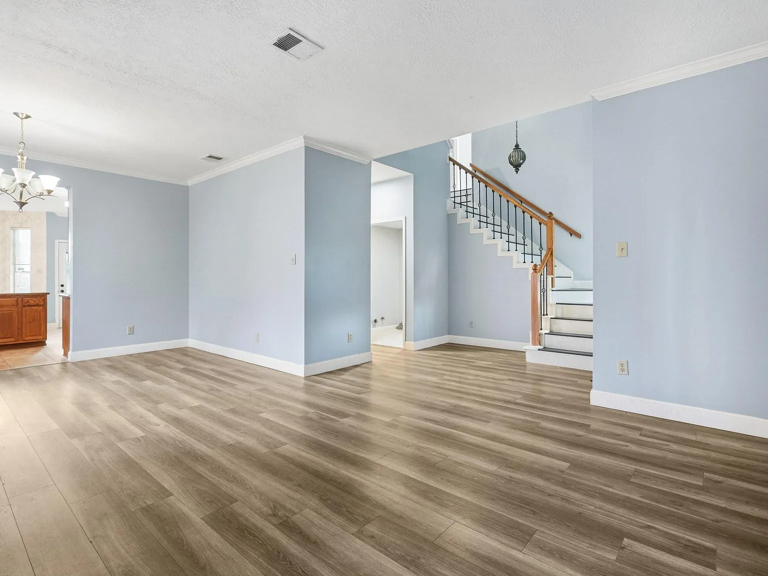 4 bed, 2.5 bath, 2671 sqft, $2,600 — Photo 4
