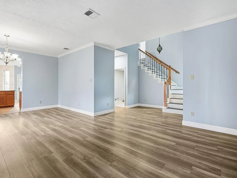 1326 Shrub Oak Dr — Photo 4