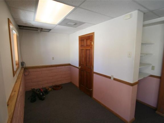 5th image of 634 W Country Club Blvd