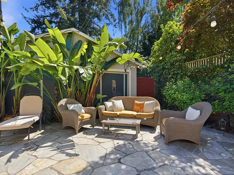 284 E Blithedale Ave — Photo 64
