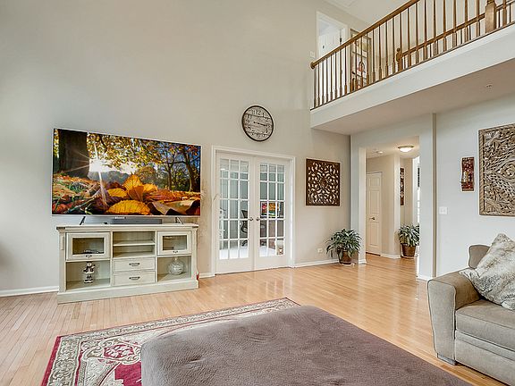 5th image of 1567 Essex Dr