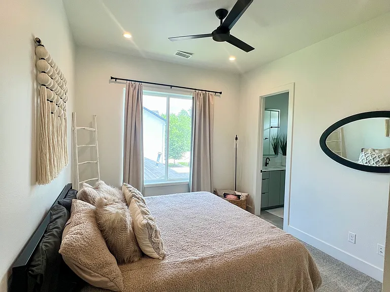 2407 Crossman Ave — Photo 23