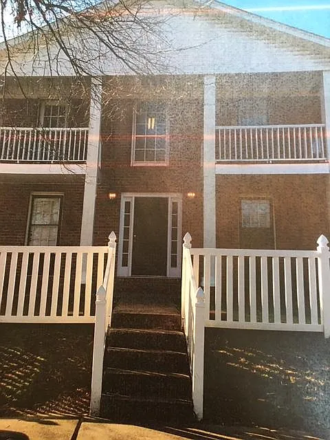 2 bed, 950 sqft, $900 — Photo 1