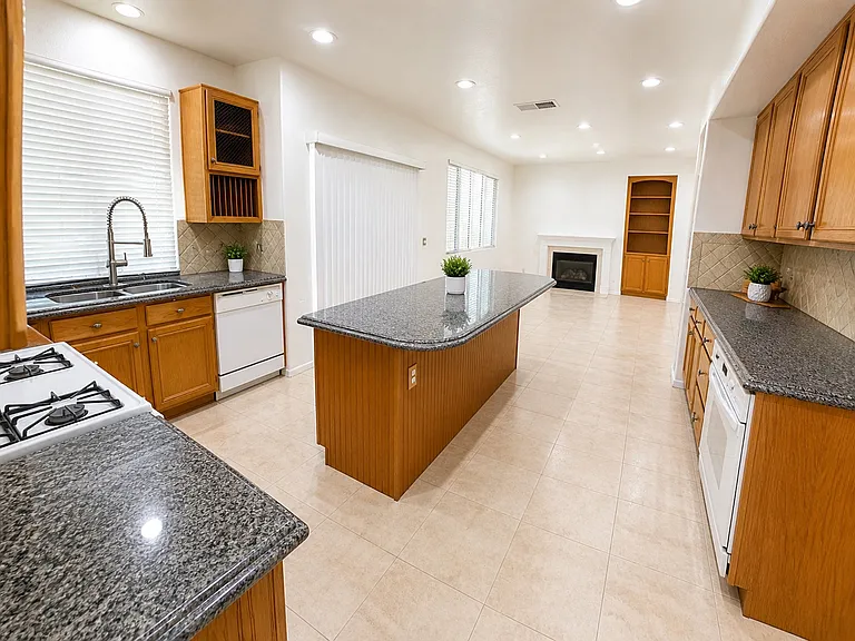 8685 Orchard Park Dr — Photo 3