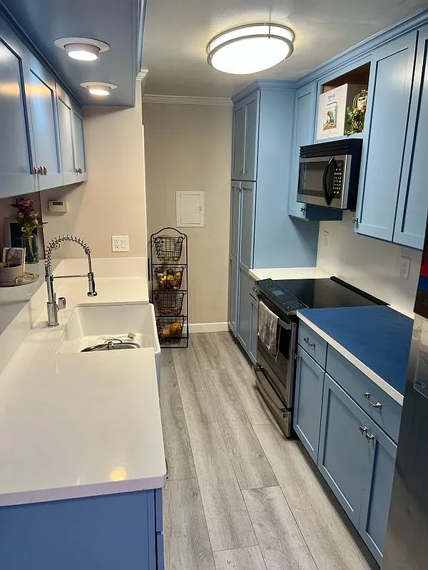 2 bed, 1.0 bath, 903 sqft, $3,300 — Photo 3