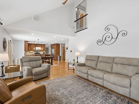 3rd image of 13752 Capista Dr