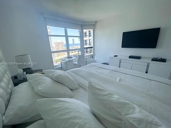 2nd image of 3530 Mystic Pointe Dr APT 3007