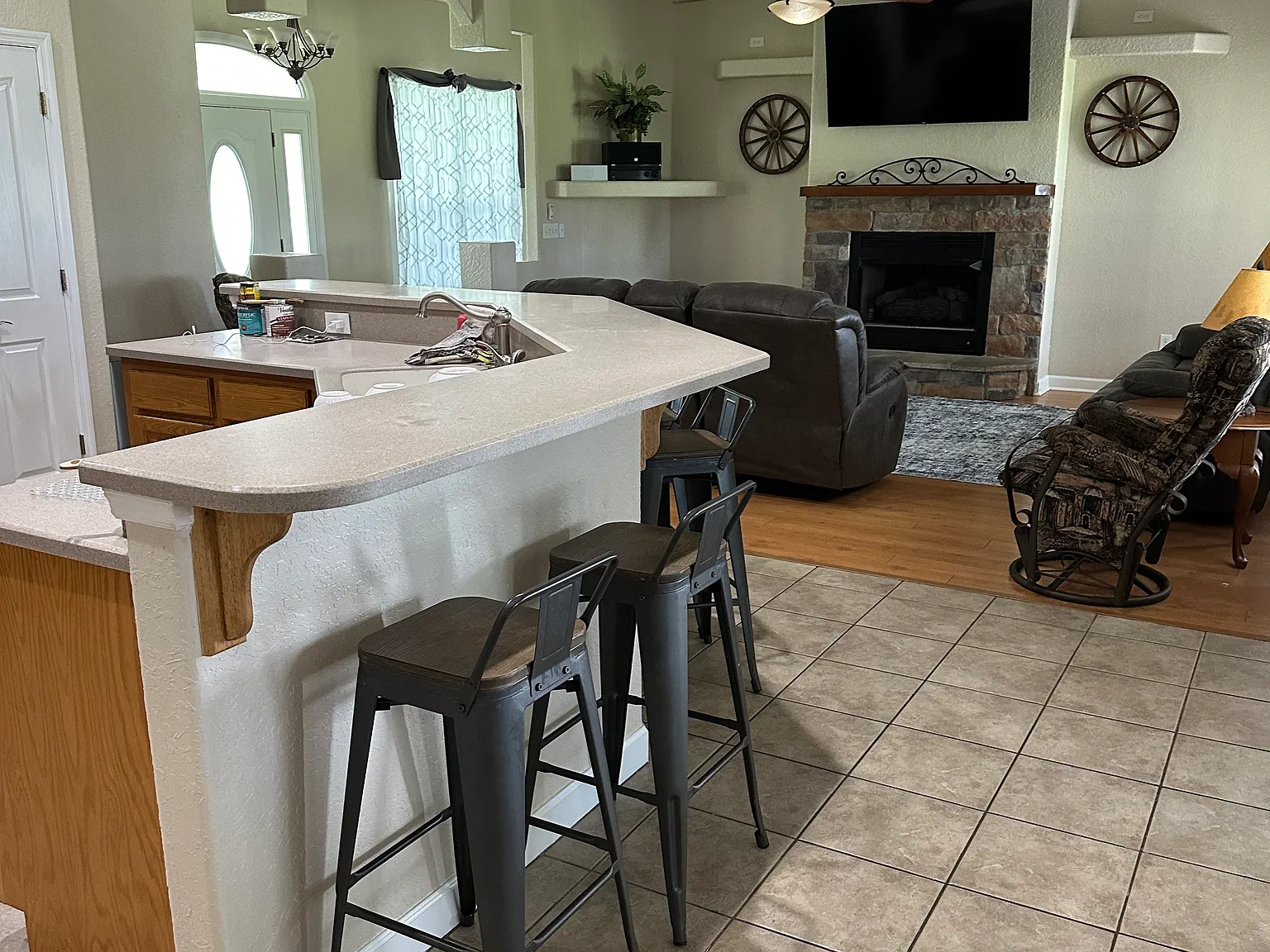 5 bed, 3373 sqft, $1,500 — Photo 3