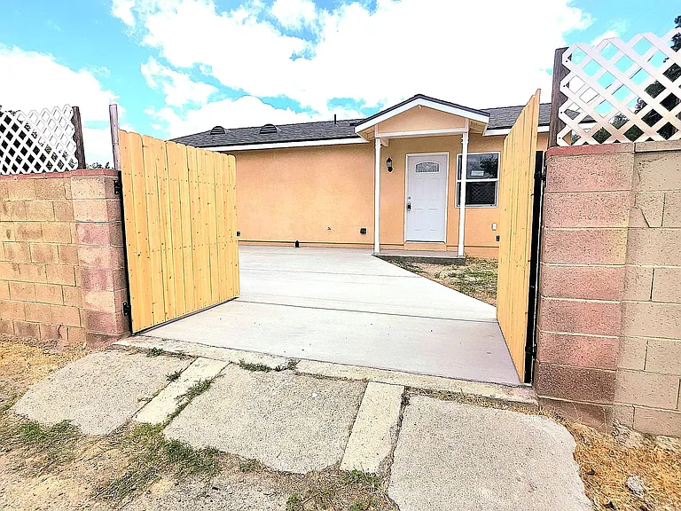 45411 Genoa Ave — Photo 8