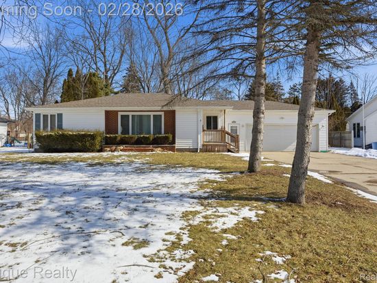 2480 Brownwood Dr, Port Huron, MI 48060
