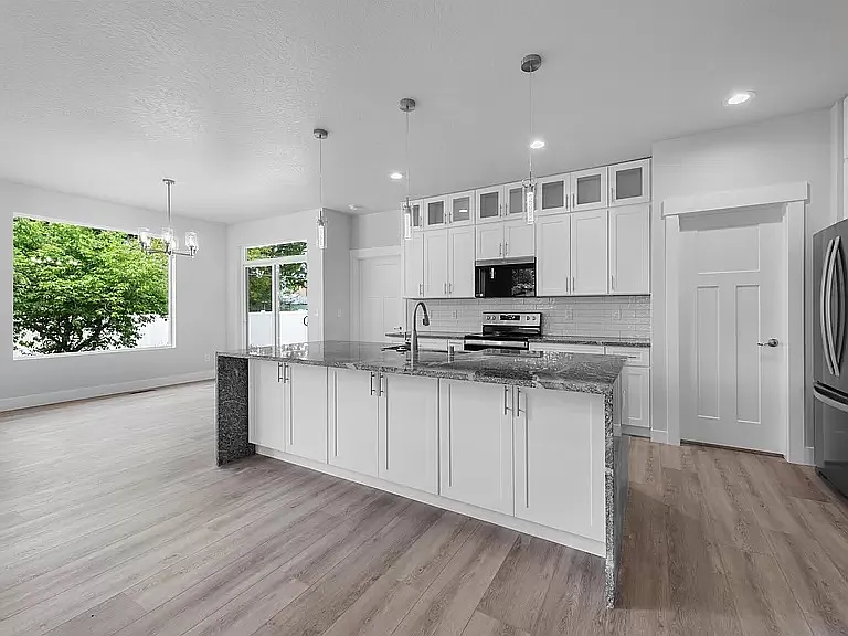 3807 E 27th Ave — Photo 8