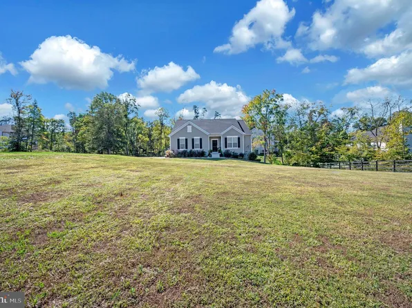 21 Walnut Grove Dr, Fredericksburg, VA 22406