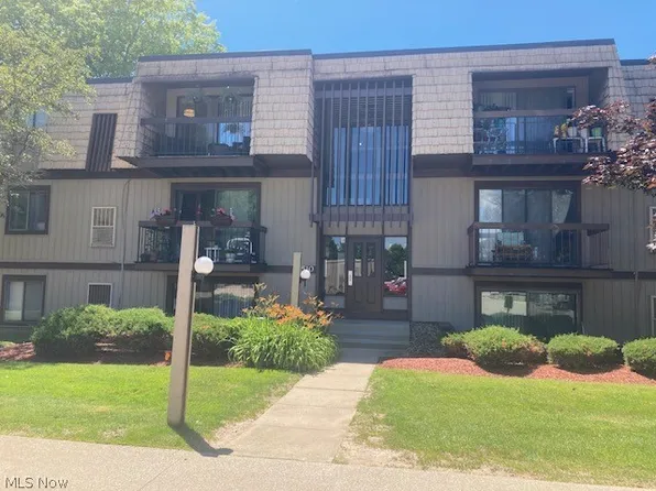 9510 Cove Dr, North Royalton, OH 44133
