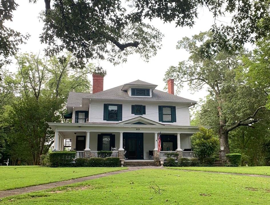 Front of 619 South Peachtree Street