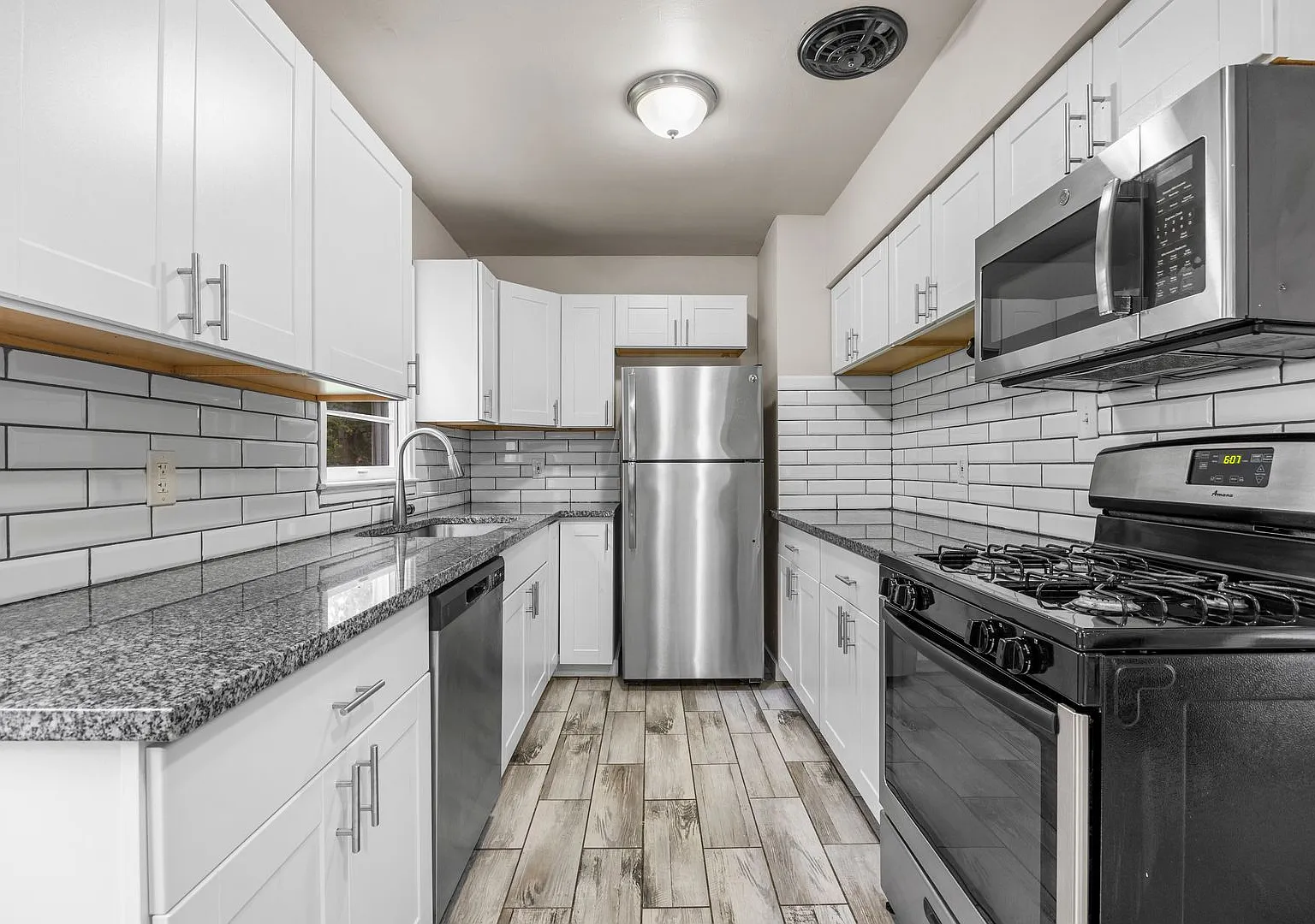 3 Bedroom 1 Bathroom Fully Remodeled — Photo 3