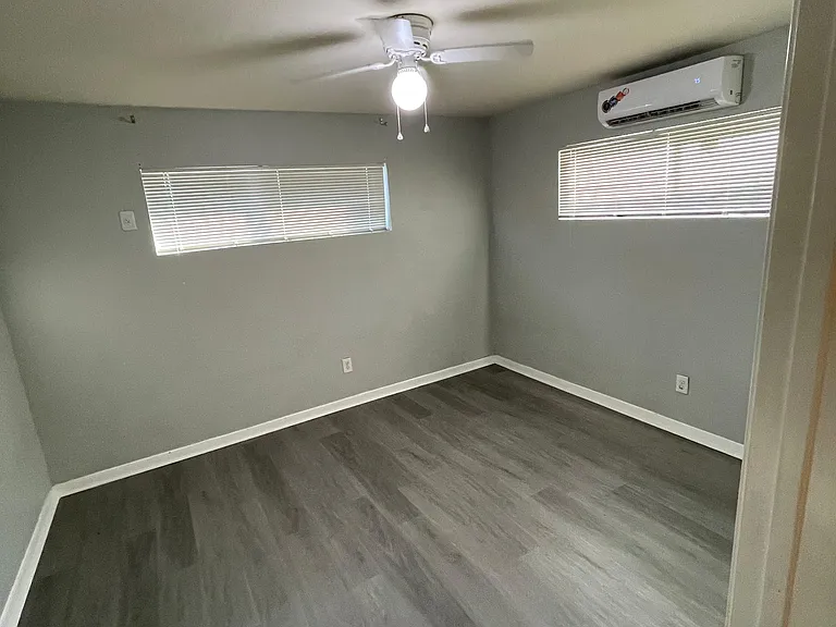 5106 Wipprecht St #4 — Photo 9