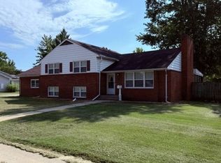8 Woody Ave, Beardstown, IL 62618