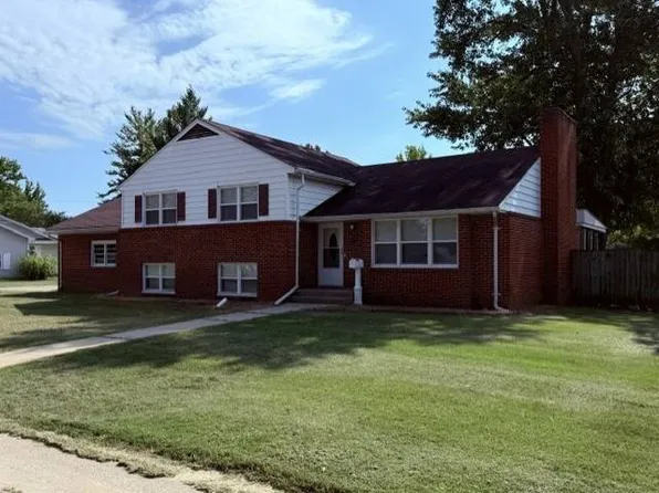 8 Woody Ave, Beardstown, IL 62618