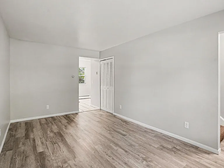 514-516 N Berkley St — Photo 7