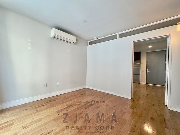 5th image of 72 Willoughby St APT 2