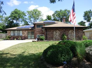 542 W Millns Ct, Addison, IL 60101