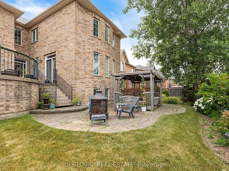 2395 Lyndhurst Dr — Photo 40