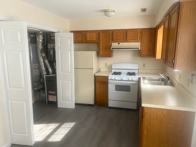3260 Spring Hollow Ave — Photo 16